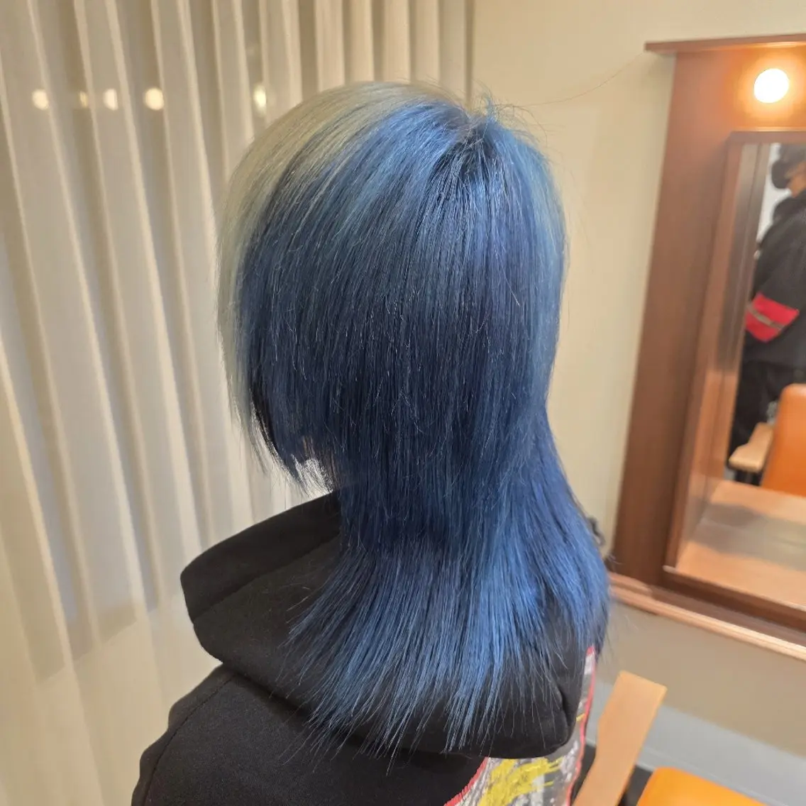 ミディアム カラー メンズ ミディアムパーマ メンズブリーチ メンズハイトーン メンズパーマ ブリーチ ヘアカラー RYU/毛流れパーマ /前髪立ち上げ⚡️のヘアスタイル