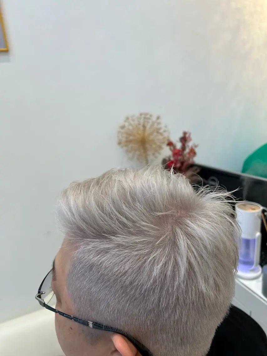 ショート カラー パーマ ヘアアレンジ メンズ ヘアカラー 堀井 凌平のヘアスタイル