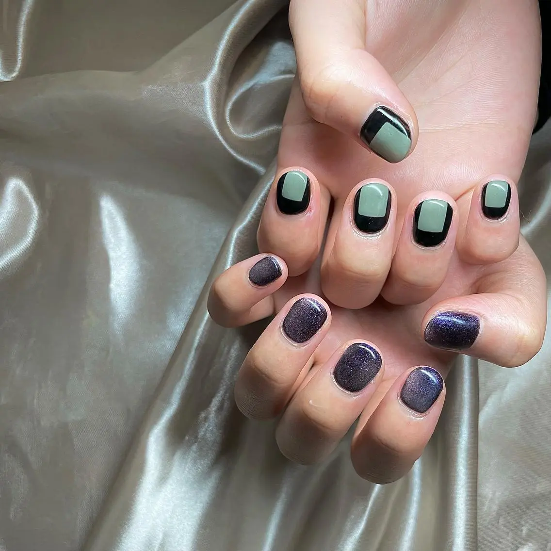 ショート カラー パーマ ヘアアレンジ メンズ キッズ ネイル マツエク・マツパ 黒髪 カラーマツエク マグネットネイル el. by Aoのネイルデザイン