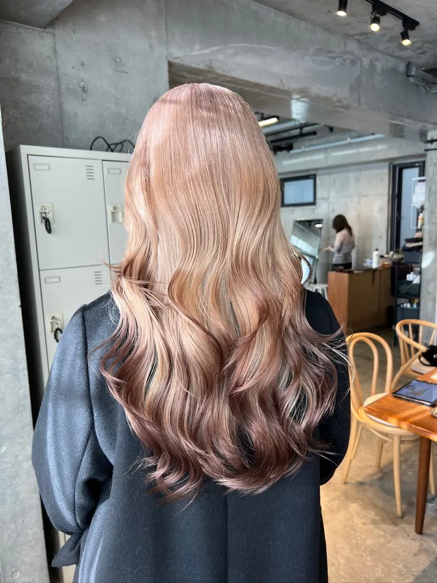 カラー ヘアカラー ウルフ/レイヤー/ ブリーチカラーのヘアスタイル