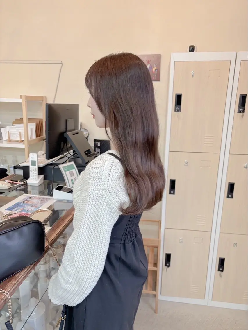 ロング カラー ブリーチ ブラウンカラー ショコラブラウン ブリーチなしカラー 粂田 美友のヘアスタイル