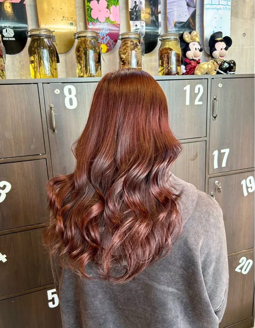 ロング ヘアカラー 出川 結菜のヘアスタイル