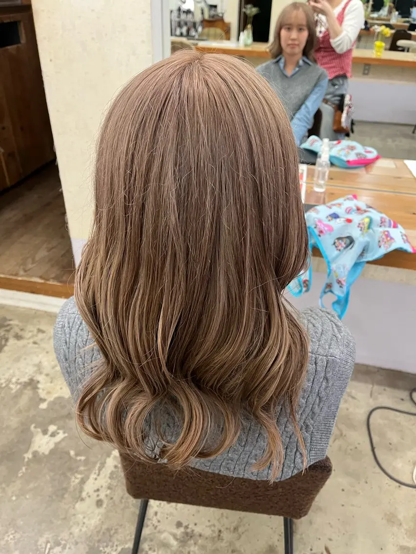 セミロング 波多野 芽衣のヘアスタイル