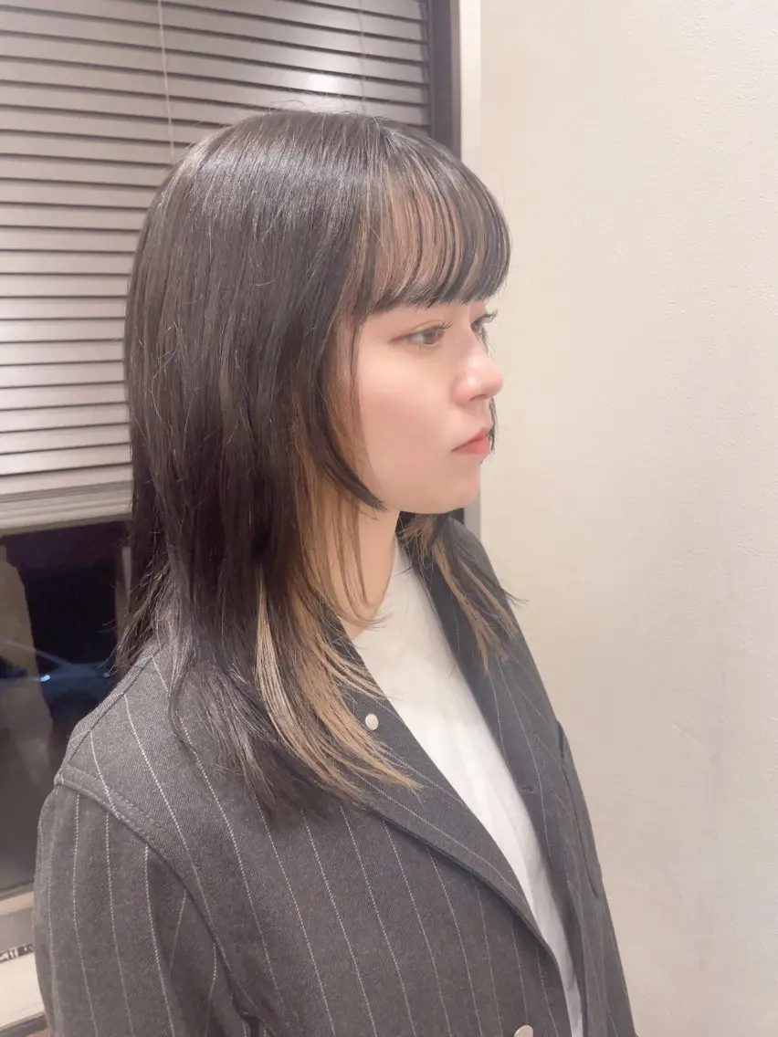 セミロング ミストバング ウルフカット 奈良 明日香のヘアスタイル