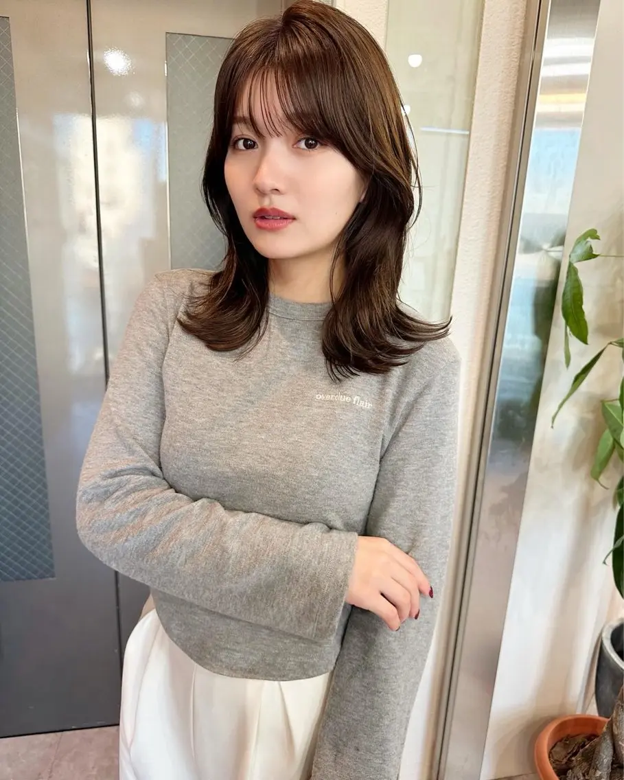 ミディアム くびれヘア くびれレイヤー レイヤーカット 鎌倉 彩のヘアスタイル