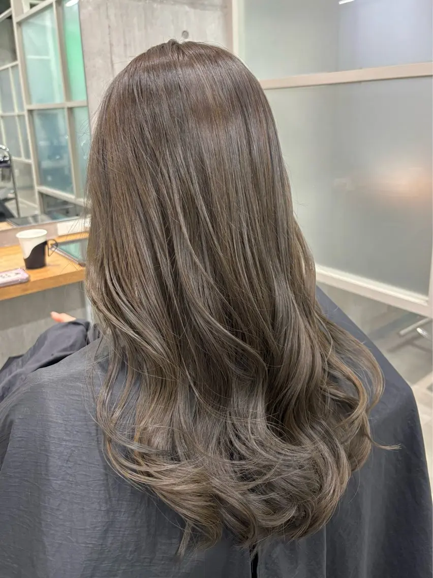 ロング カラー グレージュ オリーブグレージュ オリーブグレー ヘアカラー トリートメント 堀越 智仁のヘアスタイル
