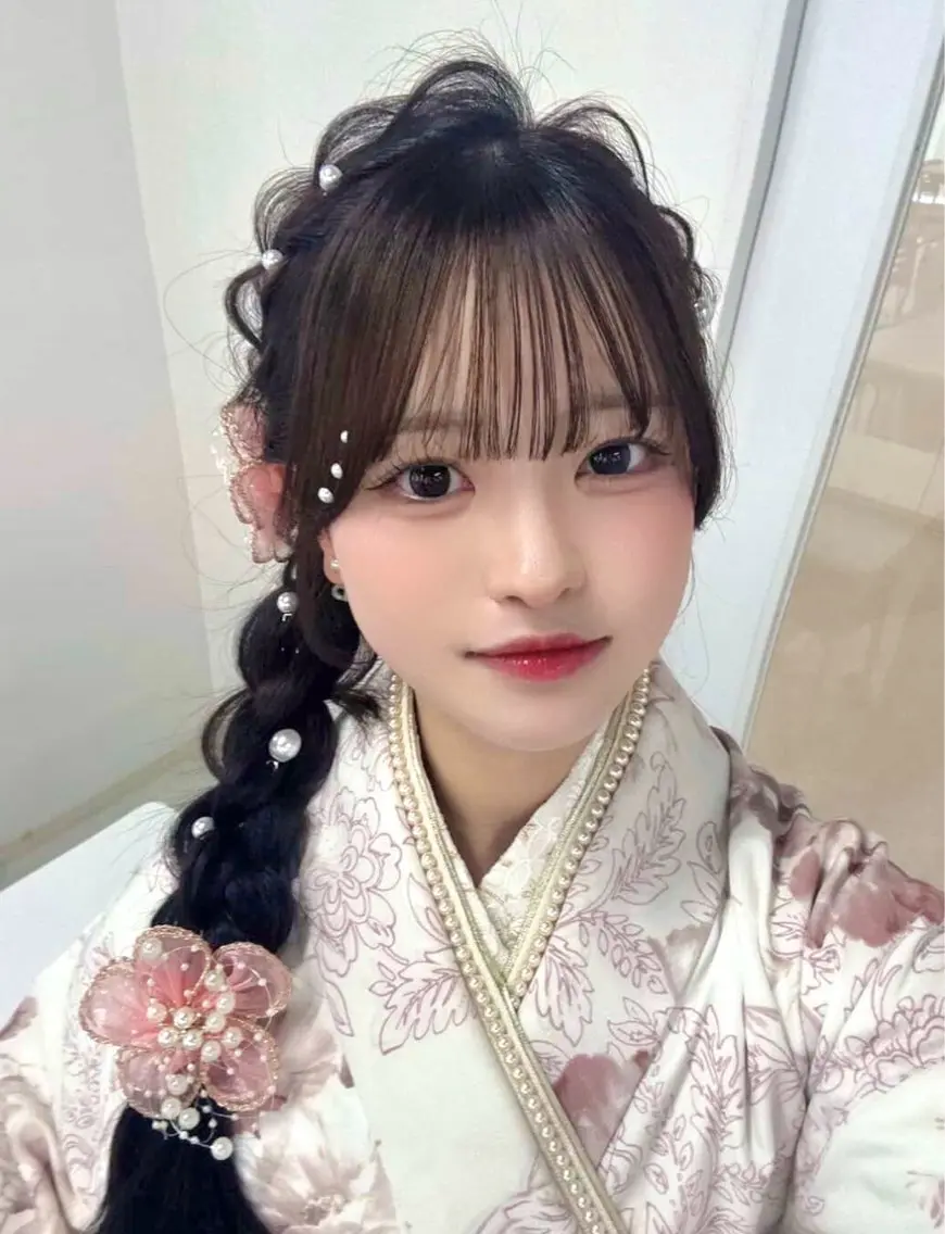 ヘアアレンジ 成人式 卒業式のヘアスタイル ヘアセット 𝐑𝐄𝐍𝐀🎀 ワンカラーモデル募集のヘアスタイル