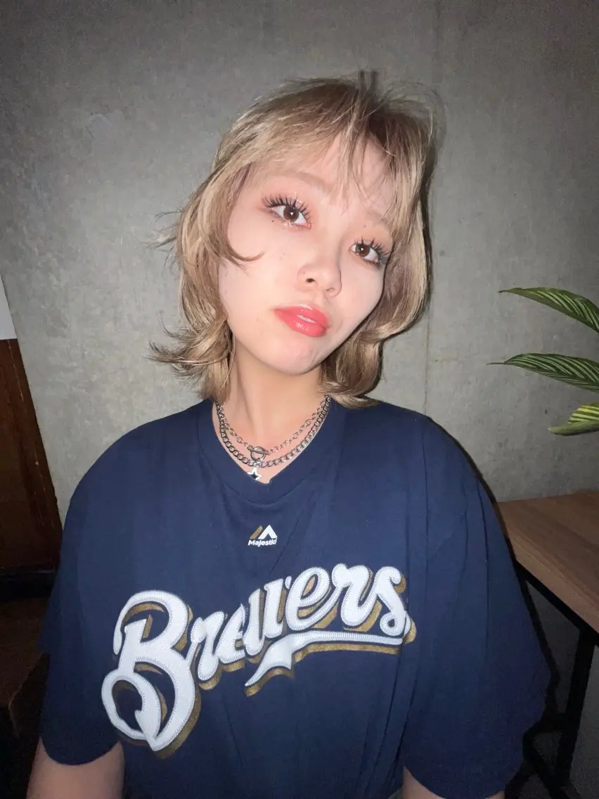 ミディアム ボブレイヤー レッドブラウン ボブ くせ毛 顔まわりレイヤー レイヤーカット\ウル フ　chinatsuのヘアスタイル