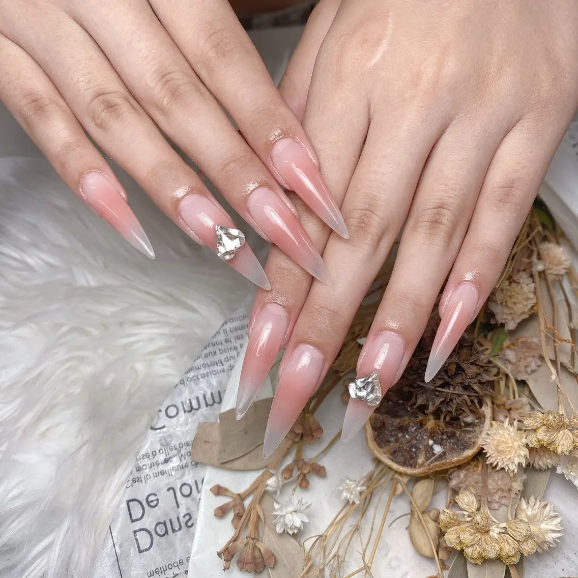 ネイル チークネイル 長さ出し フレンチネイル ジェルネイル ガラスフレンチ ハンドネイル ハンドケア For U nail スカルプ専門店のネイルデザイン