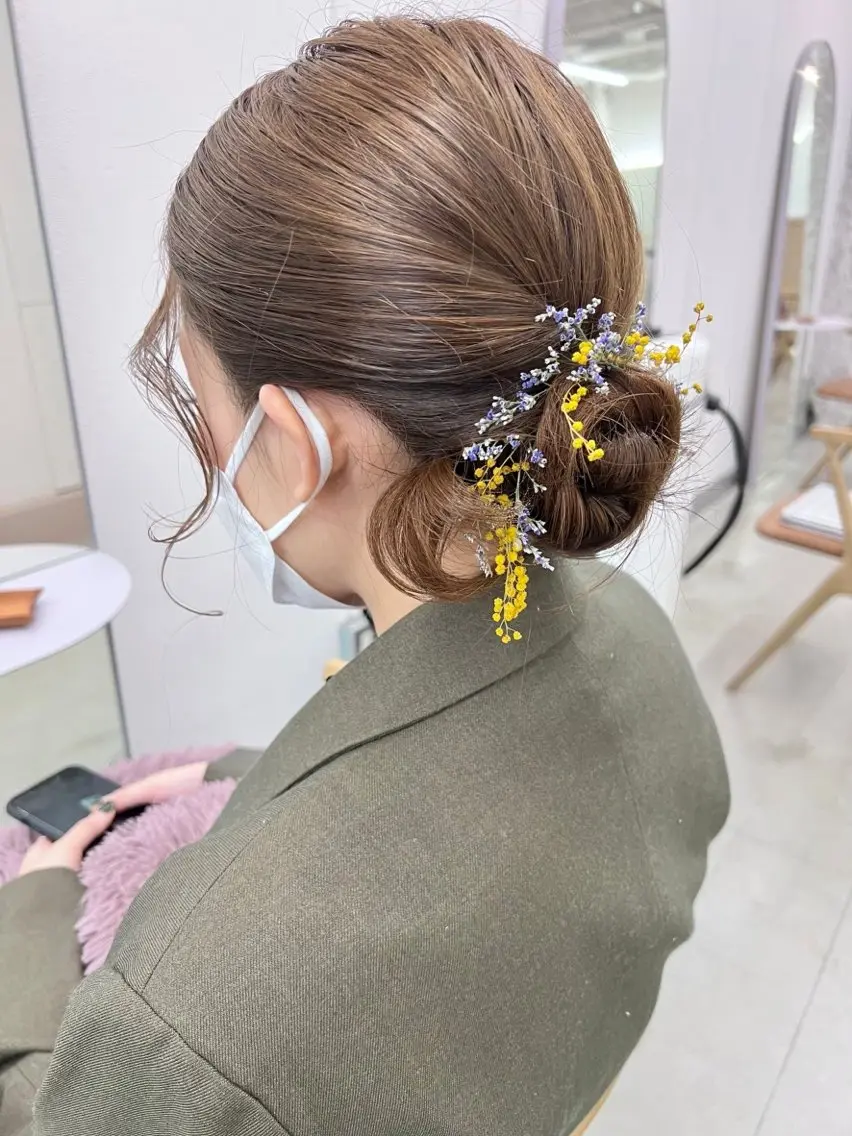 【💐結婚式のお呼ばれにオススメ💐】フラワーヘアアレンジ💌🫧ご希望のアレンジ持ち込み可能‼️ 『土日祝+1100』の写真