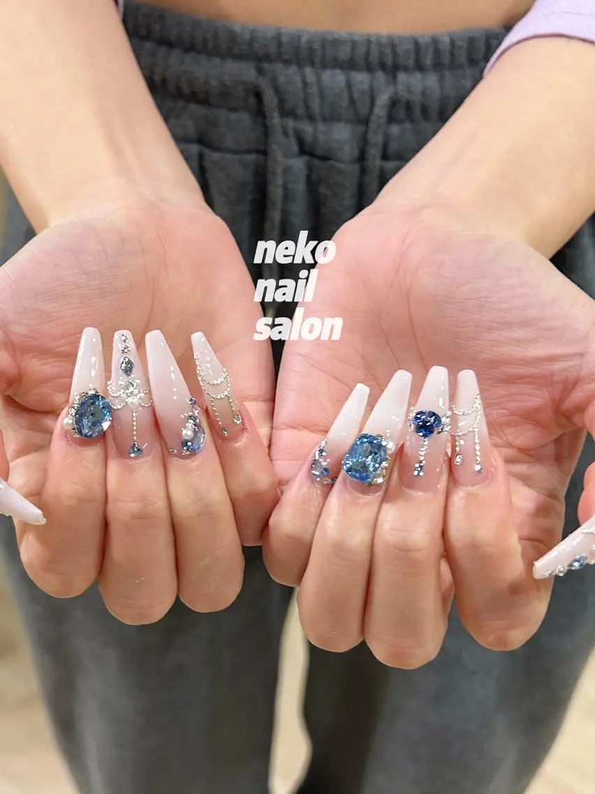ネイル 成人式 ガーリー ロングネイル ネイルチップ ハンドネイル neko nailのネイルデザイン