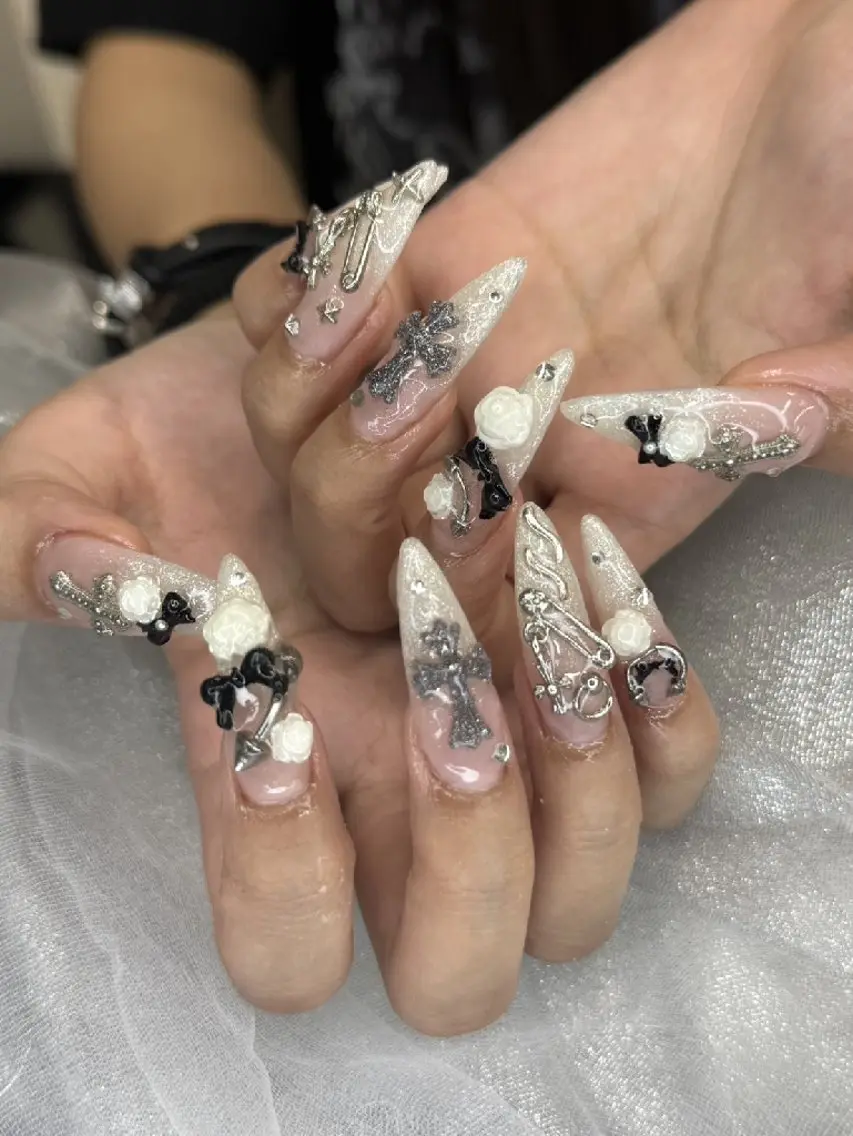 ネイル 氷ネイル・うるうるネイル マットネイル ニュアンスネイル リボン 夏ネイル ハンドネイル rina nailのネイルデザイン
