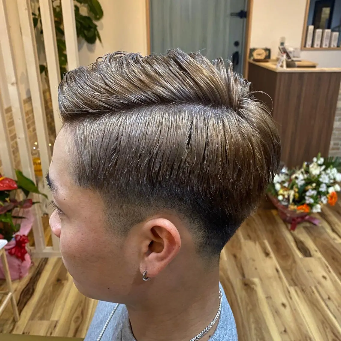 ショート カラー メンズ フェードカット ベージュカラー ヘアーハウス テンプラードのヘアスタイル