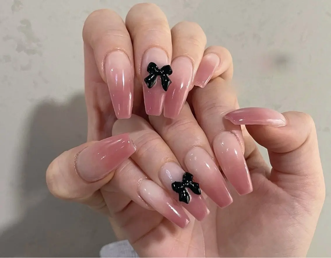 ネイル フレンチネイル ジェルネイル ガラスフレンチ ハロウィン ハート H.baby Nail Salonのネイルデザイン