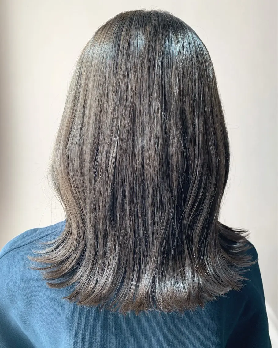 セミロング カラー ベージュカラー 透明感カラー オリーブベージュ hubhair レイヤー/透明感のヘアスタイル