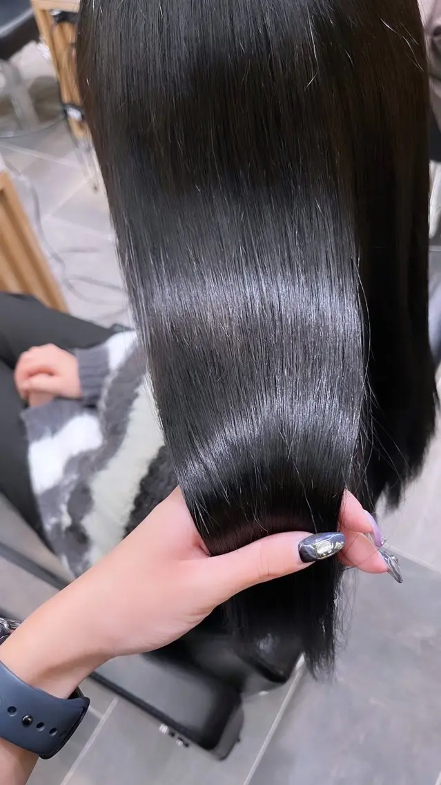 ロング カラー 黒髪 イルミナカラー 縮毛矯正 カット ヘアカラー 縮毛矯正 トリートメント 𝑺𝒂𝒌𝒊 🩶マンツーマン施術のヘアスタイル