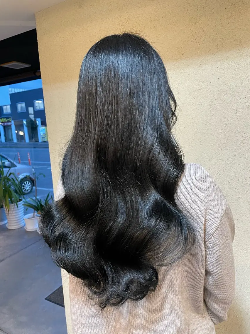 ロング カラー 黒髪 ブリーチ ブルーカラー ブルーブラック ブリーチなしカラー カット ヘアカラー トリートメント IORI #韓国ヘア#髪質改善のヘアスタイル