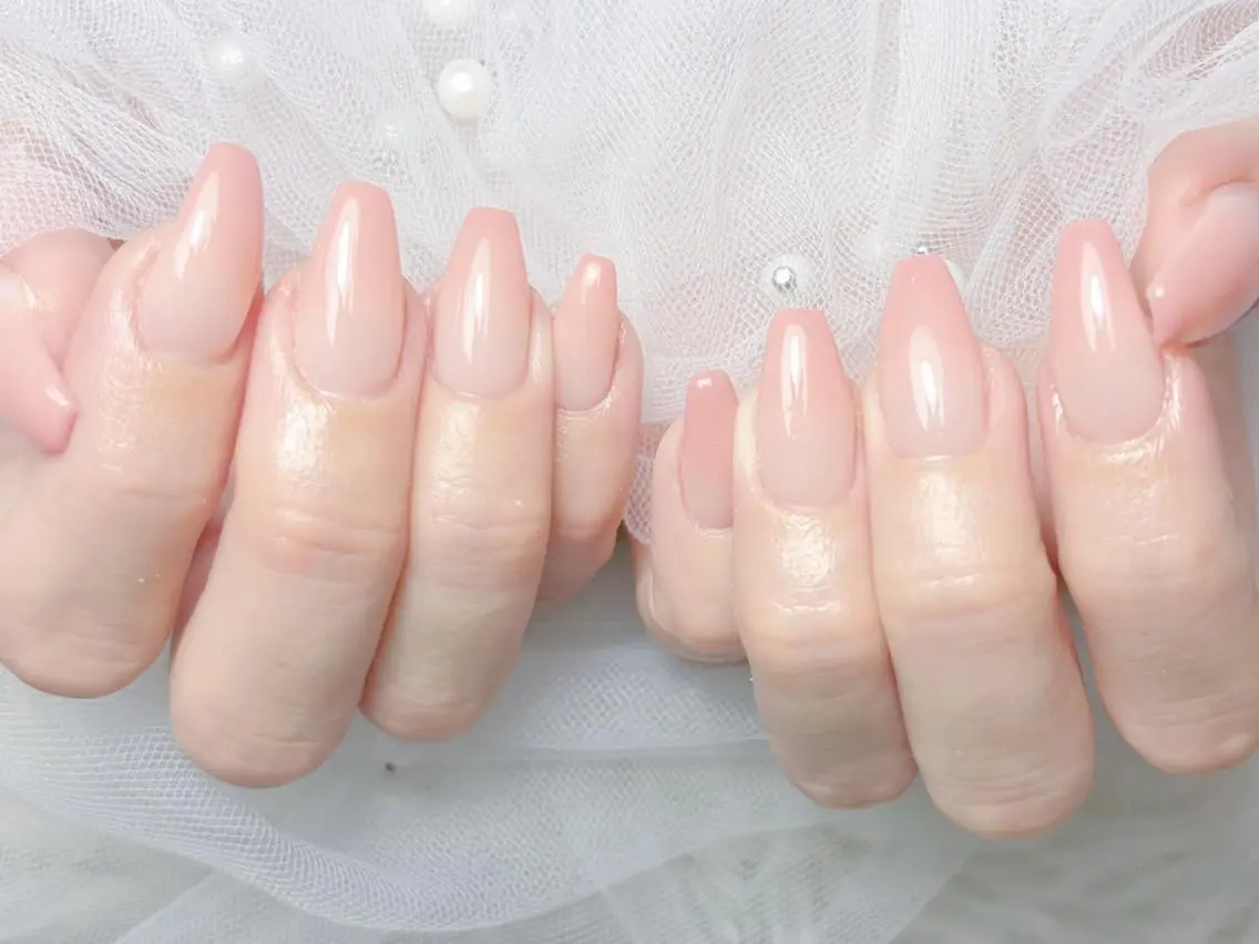 ネイル オーロラネイル 長さ出し フレンチネイル ガーリー キラキラネイル 🎀まゆ 🪽🐾のネイルデザイン