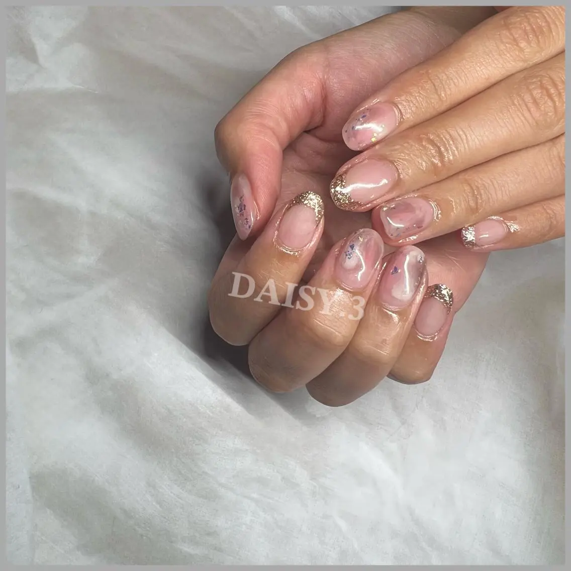 ネイル フレンチネイル ラメ(グリッター) ニュアンスネイル 🌙南流山ネイル DAISY.3🦄のネイルデザイン