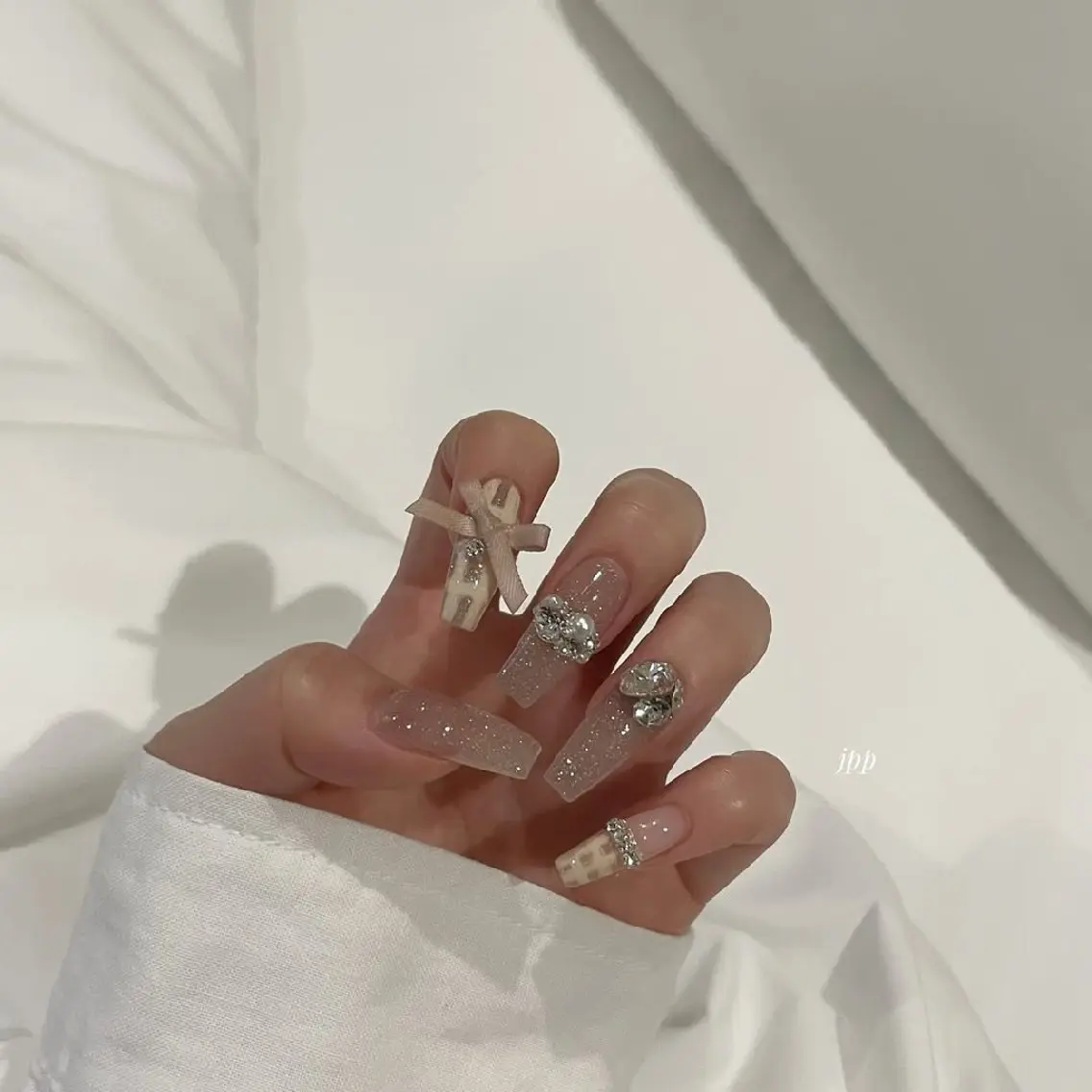 ネイル チークネイル フレンチネイル ジェルネイル ガラスフレンチ キラキラネイル ハンドネイル UM Nail Salonのネイルデザイン