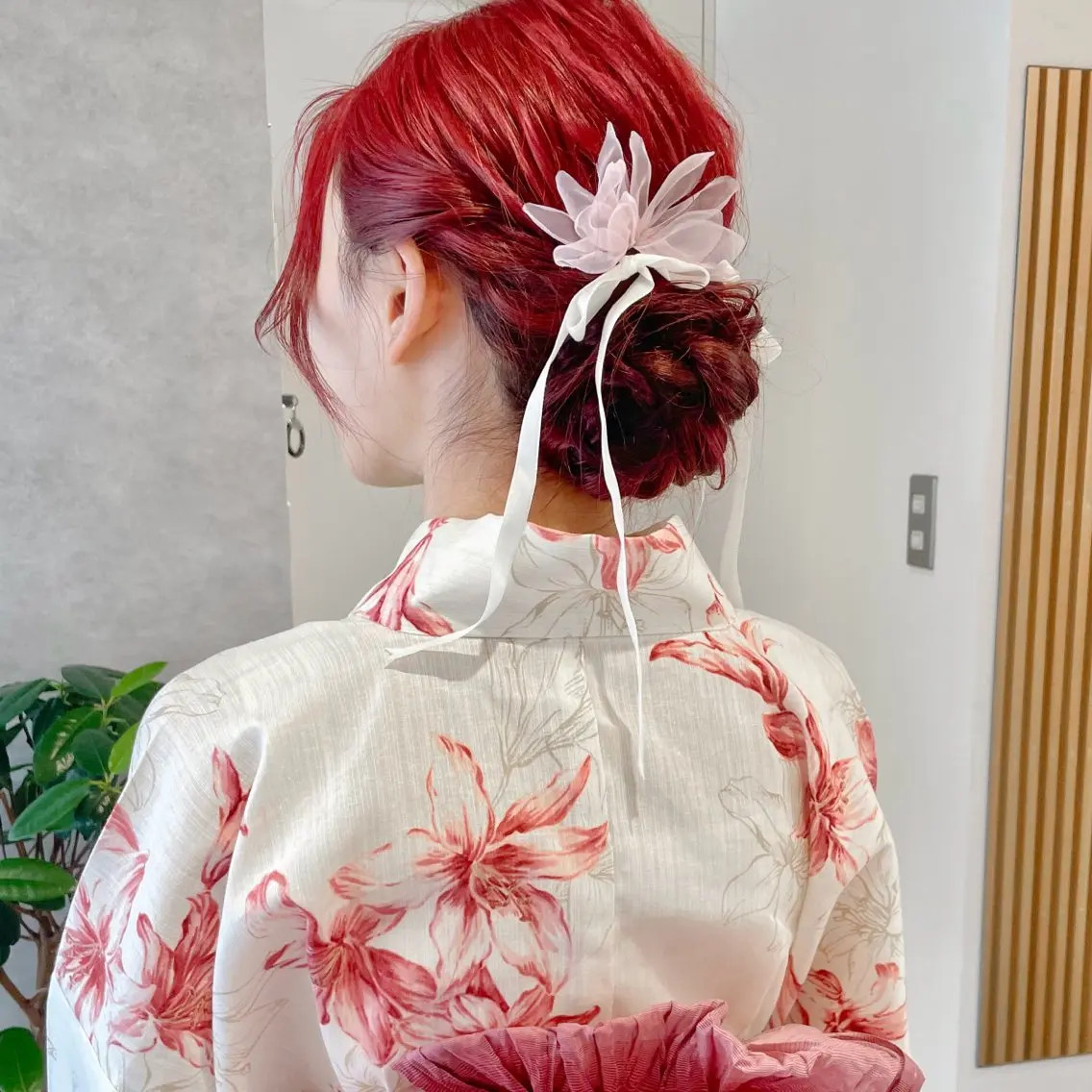 ロング ヘアアレンジ お団子ヘア ダブルカラー,透け カラーHINARIのヘアスタイル