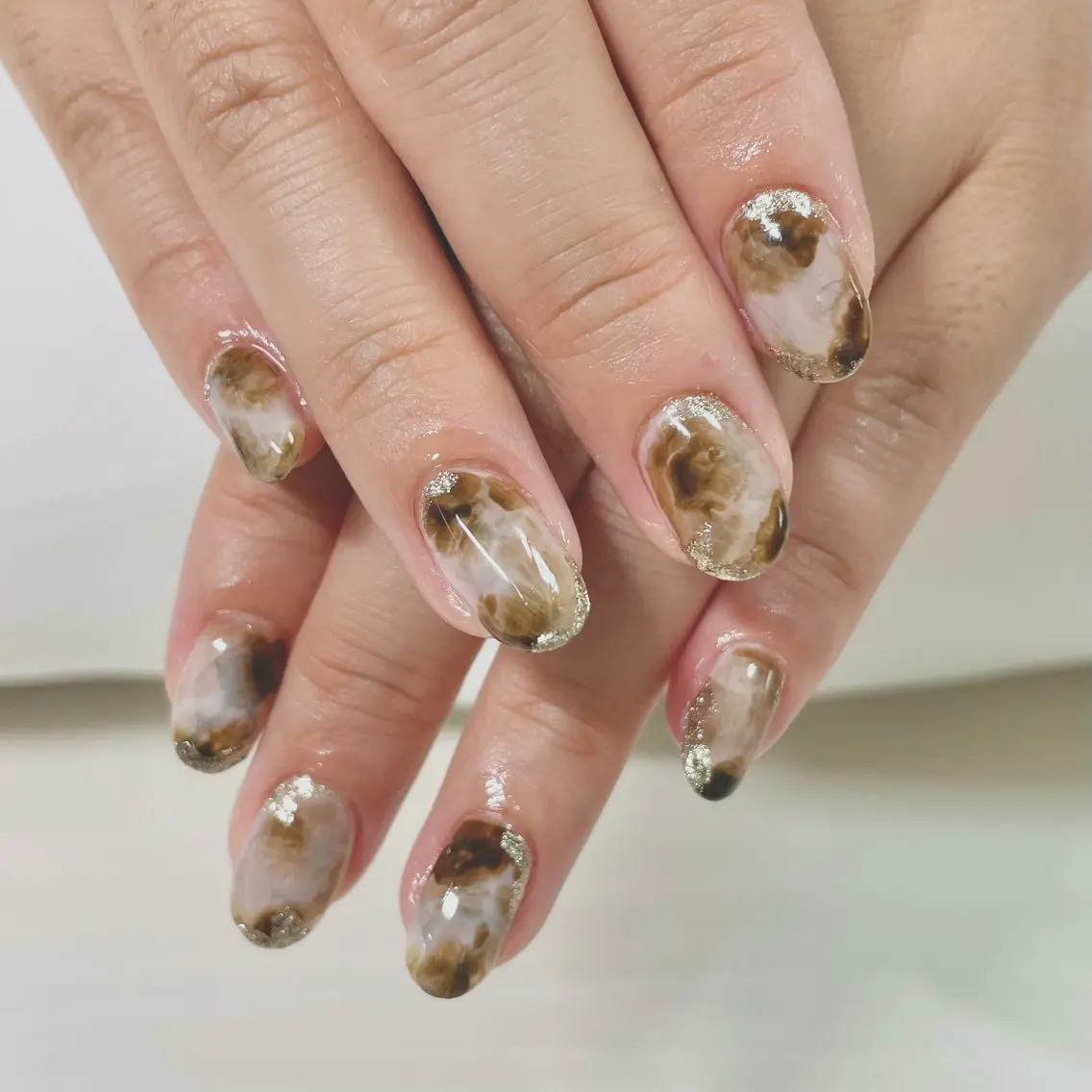ネイル べっ甲ネイル ホワイト ハンドネイル はなねいる Hananailのネイルデザイン