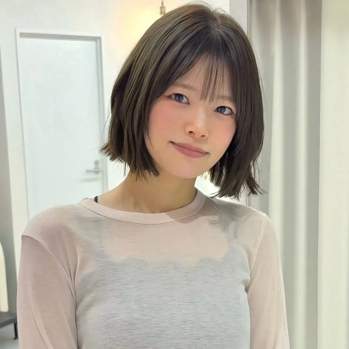 ショート ボブ 韓国風ヘア シースルーバング 小顔カット 外ハネヘア カット ヘアカラー トリートメント 🤍髪質改善 🤍透明感カラー🤍のヘアスタイル