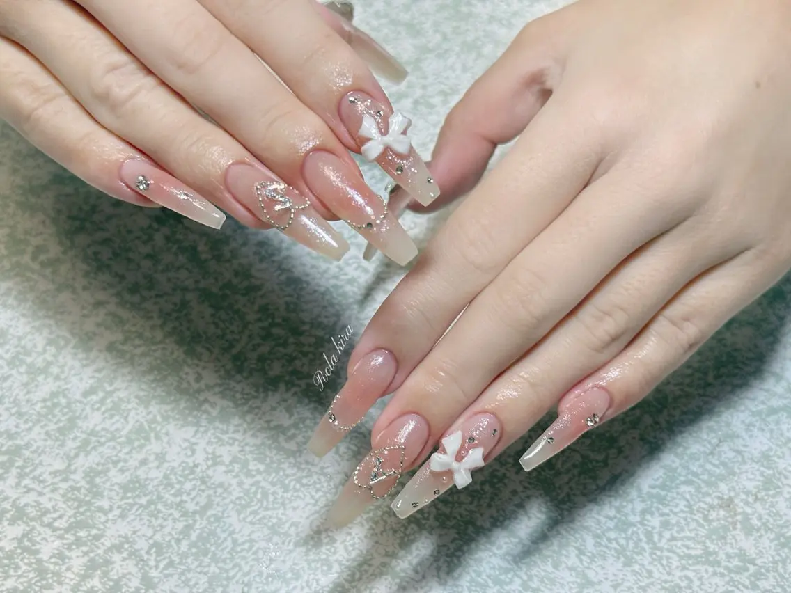 ロング 韓国風ヘア ハンドネイル Rola kira 麗のネイルデザイン