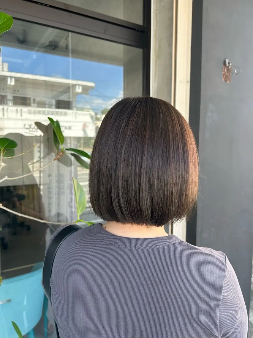 ショート アッシュ アッシュブラウン 裾分 華子のヘアスタイル