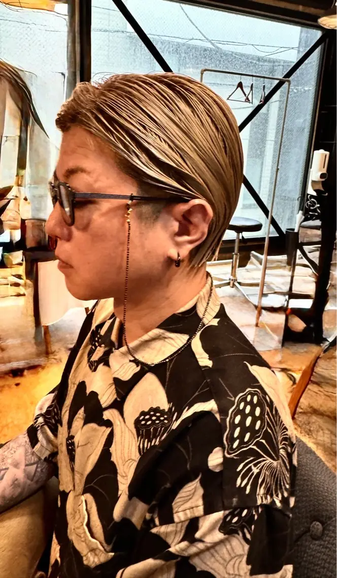 ショート カラー メンズ メンズハイトーン ハイトーンカラー ヘアカラー トリートメント 似合う髪型見つけます AYAKAのヘアスタイル