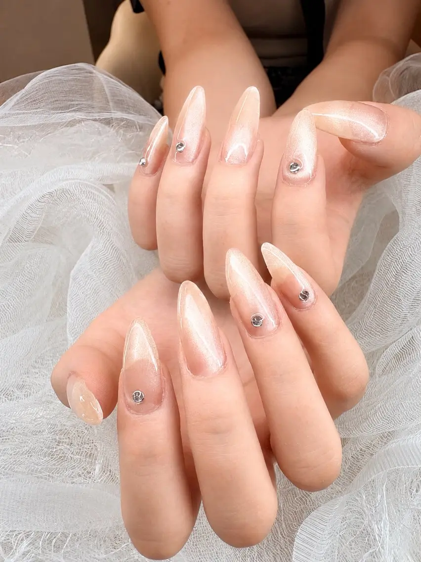 ロング ハンドネイル AMI Nailsalonのネイルデザイン