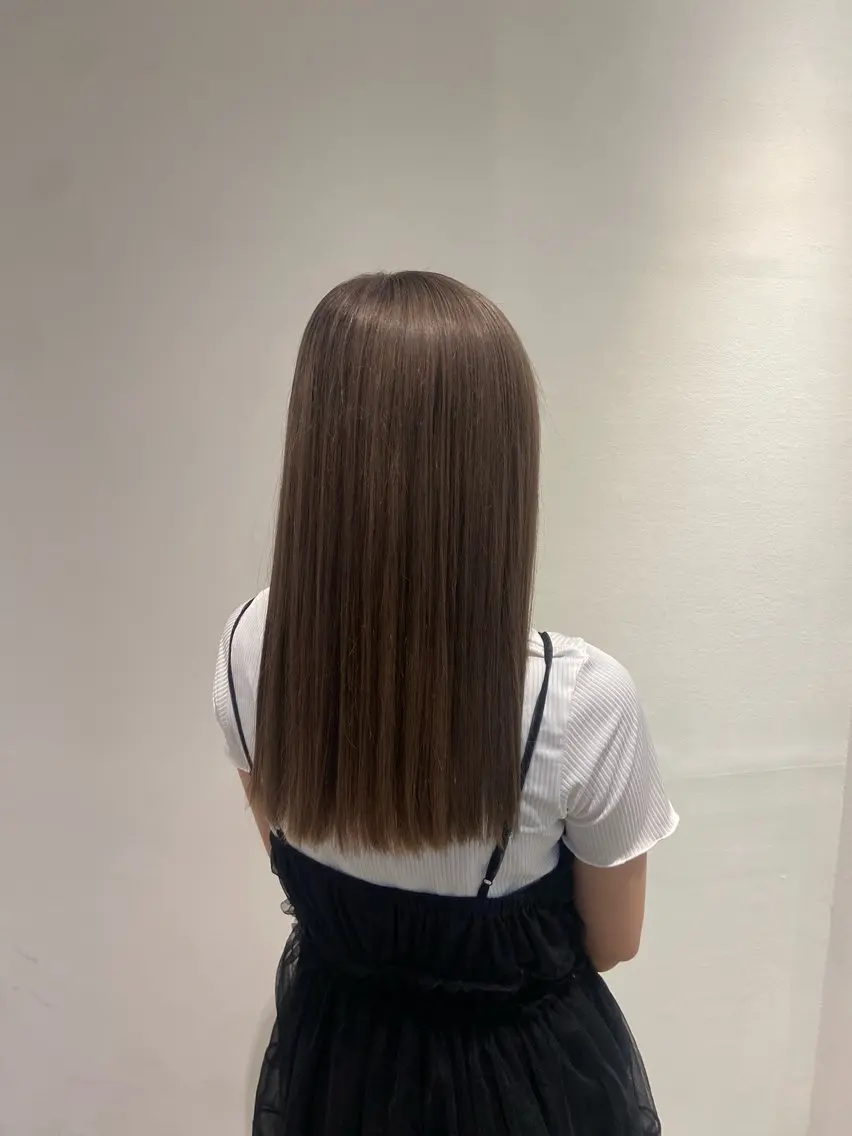 セミロング カラー カット ヘアカラー 松下 茉紀👱🏻♀️のヘアスタイル