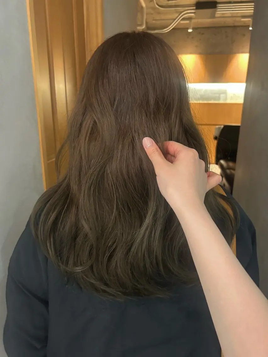 ロング カラー ベージュカラー ダブルカラー オリーブベージュ ヘアカラー レイヤーカット / yuiのヘアスタイル