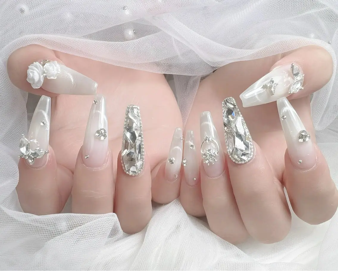 ネイル キラキラネイル マグネットネイル 春ネイル ワンホンネイル ハンドネイル ハンドケア Gote Kawa nail salonのネイルデザイン
