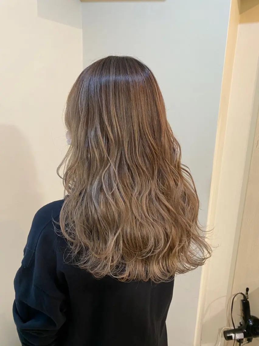 ロング カラー ベージュカラー ブラウンカラー グラデーションカラー ミルクティーベージュ ブリーチなしベージュ カラー✨Takeのヘアスタイル