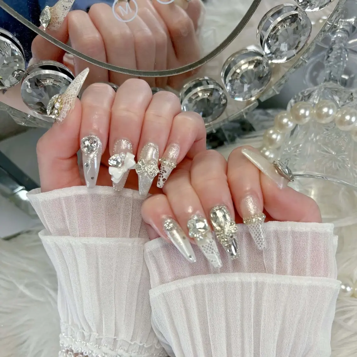 ネイル フラッシュネイル フレンチネイル ガラスフレンチ キラキラネイル ロングネイル ハンドネイル Nova Nailのネイルデザイン