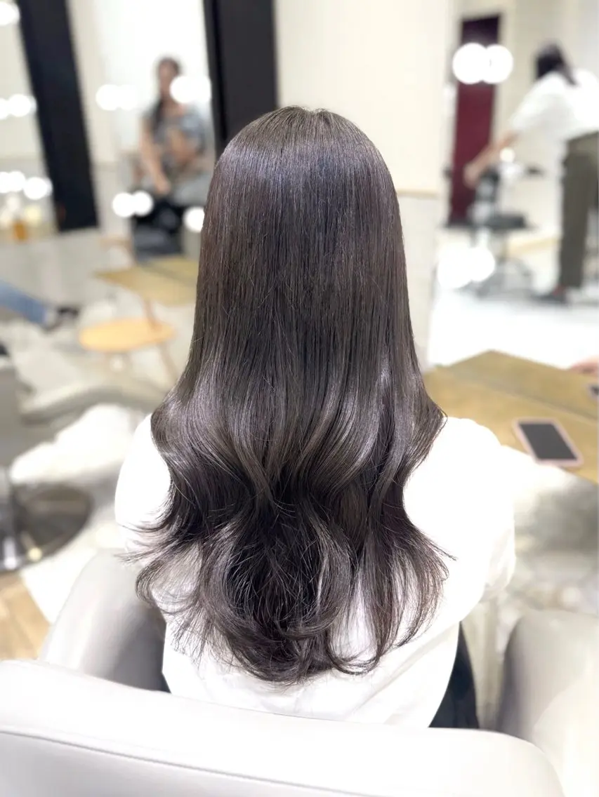 ロング カラー グレージュ オリーブグレージュ オリーブグレー costes 今井芽依のヘアスタイル