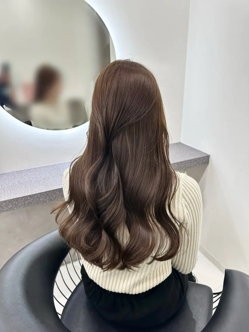 ロング カラー 透明感カラー ダブルカラー カット ヘアカラー 塩入ひろの、韓国ヘア 梅田/束感まつ毛のヘアスタイル