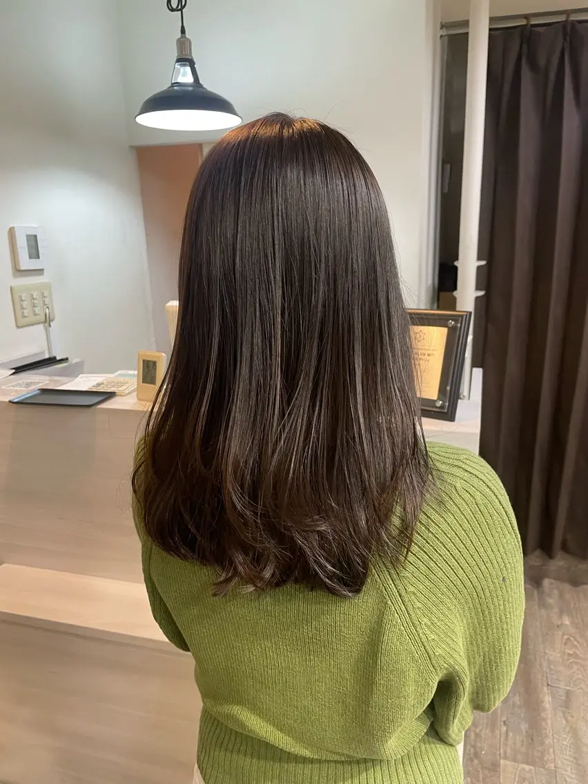 ロング ヘアカラー Anju／ 小顔カットのヘアスタイル