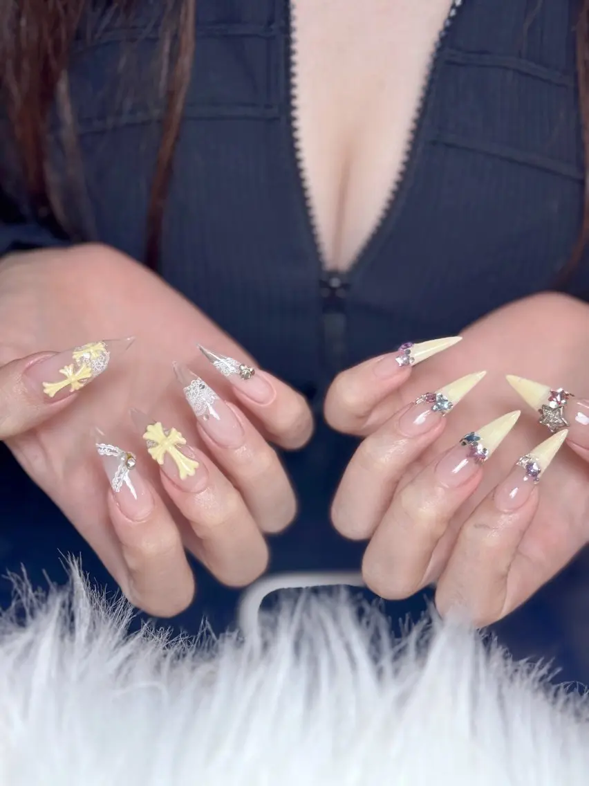 ネイル チークネイル ドット フレンチネイル グラデーション 韓国ネイル ハンドネイル Lisa Nail Salonのネイルデザイン