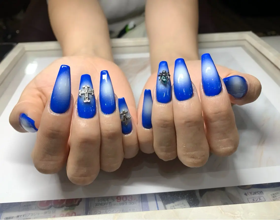 チップ長さ出し+シンプルデザイン+パーツ2個(ジェルオフ1000円チップ長さ+パーツオフ1500円)の写真