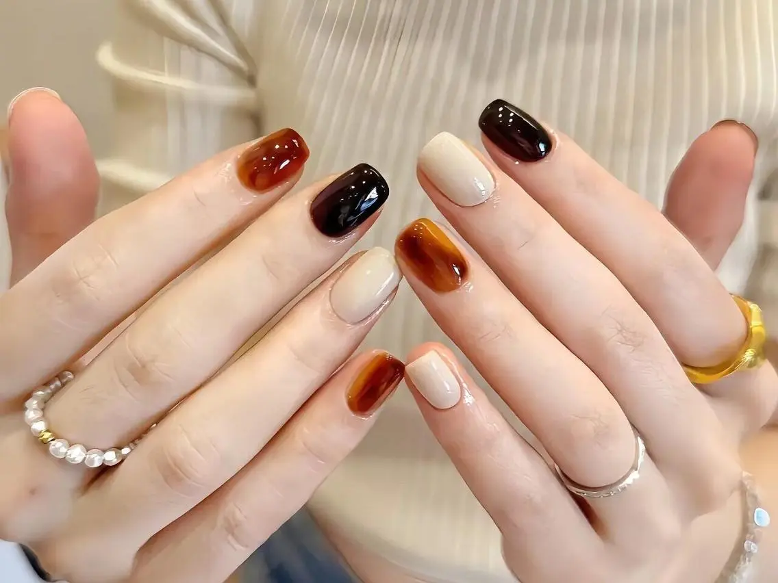 ネイル ハンドネイル MoreGlam ネイルのネイルデザイン