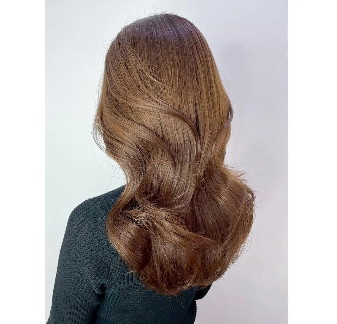 セミロング カラー ベージュカラー ダブルカラー オリーブベージュ 顔まわりレイヤー 顔周りカット カット ヘアカラー トリートメント ITbyALBUM 下北沢店のヘアスタイル