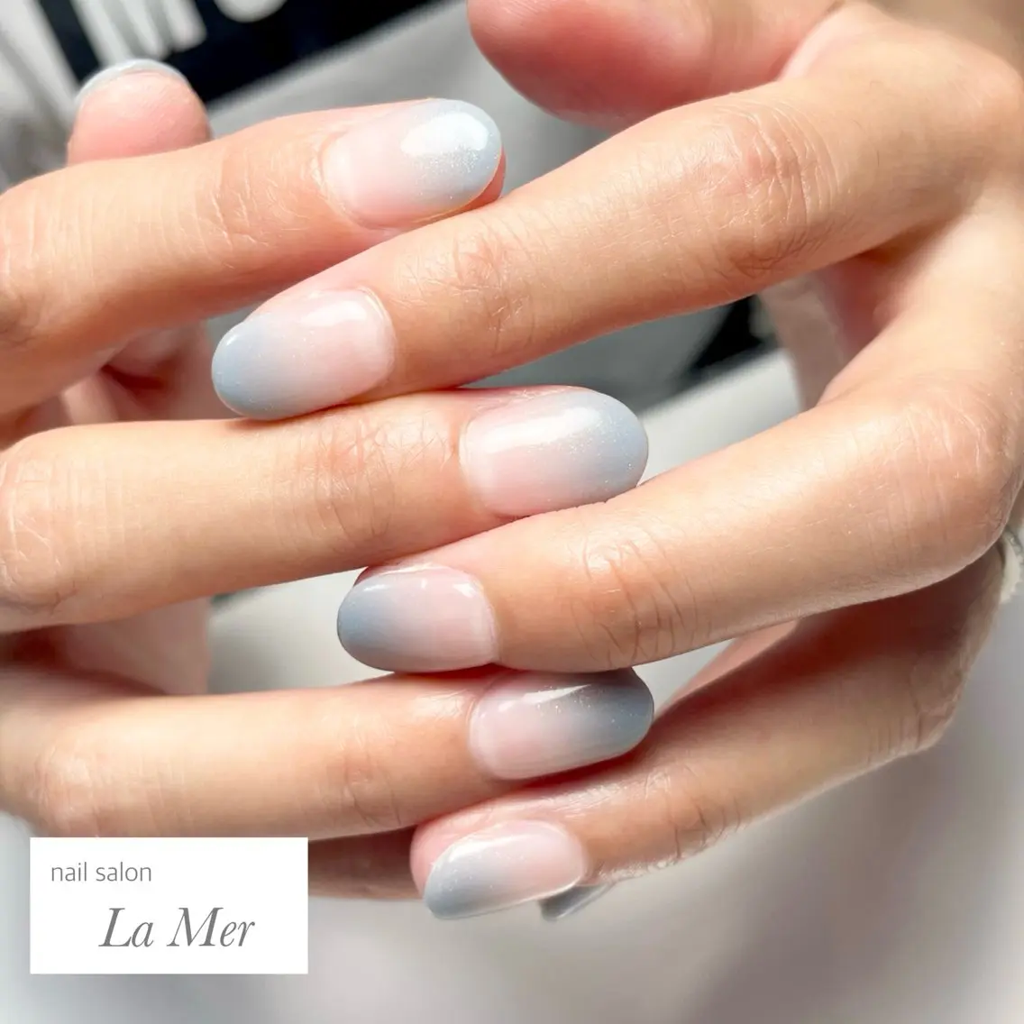 ネイル ブルー グラデーション ラメ(グリッター) ラメグラデーション オフィスネイル ハンドネイル nailsalon La Merのネイルデザイン