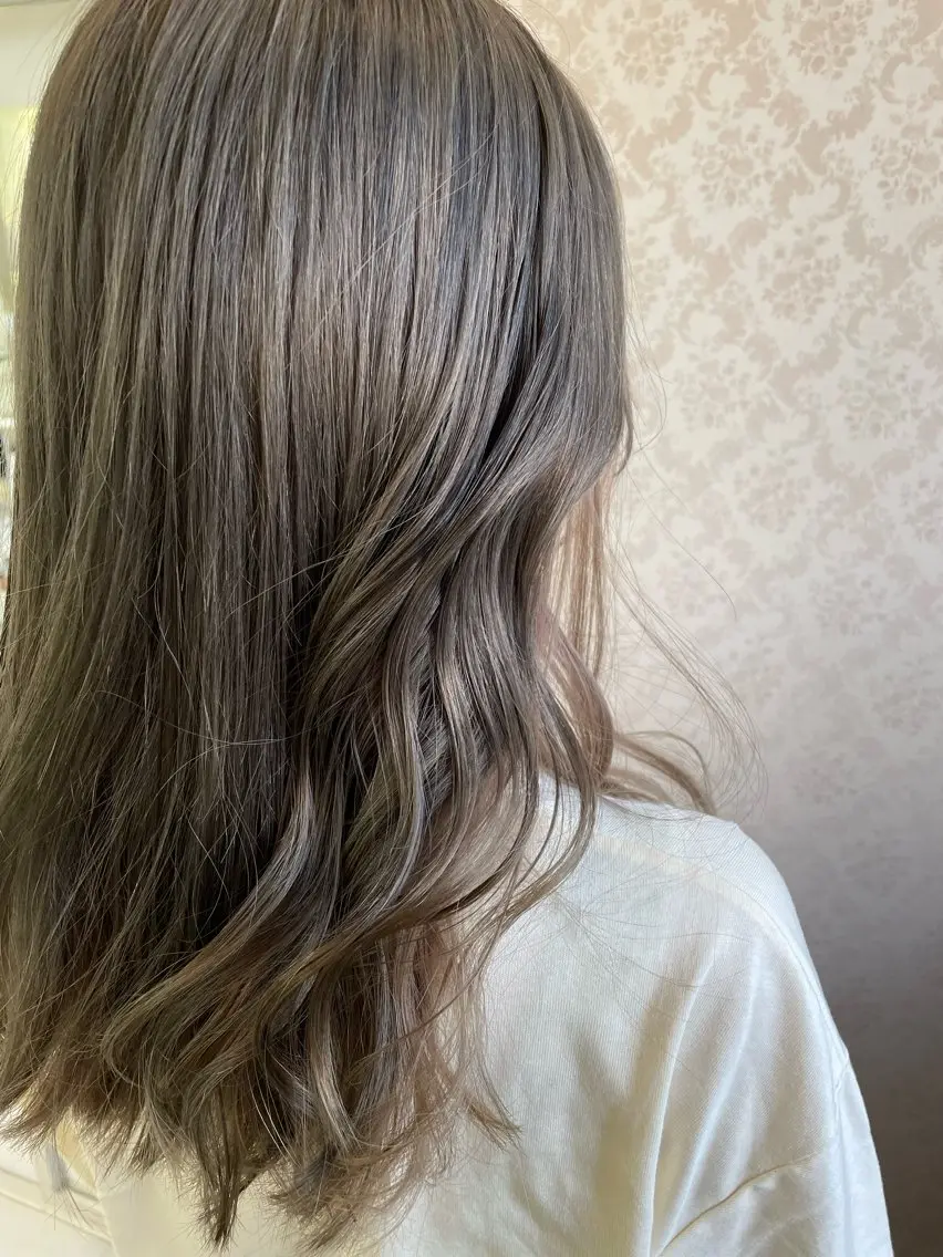 カラー ヒヨシ ルナのヘアスタイル