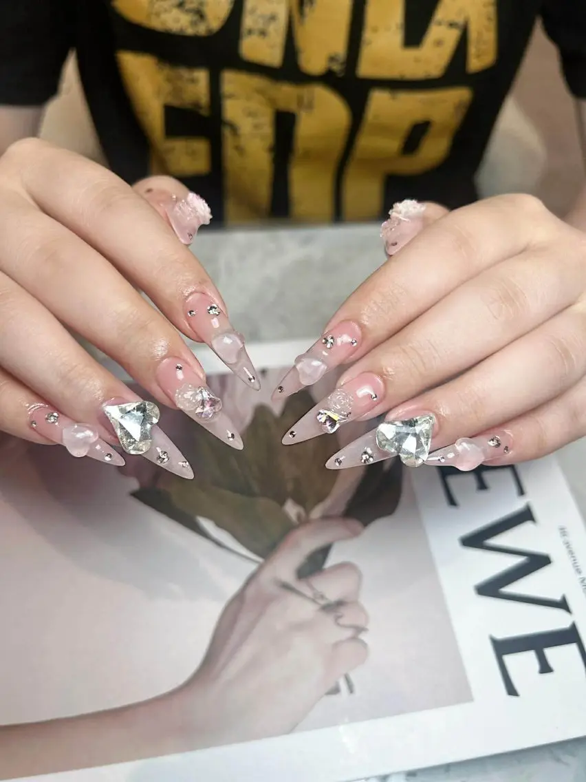ネイル チークネイル ドット フレンチネイル グラデーション ハート ハンドネイル Julli NailStudioのネイルデザイン