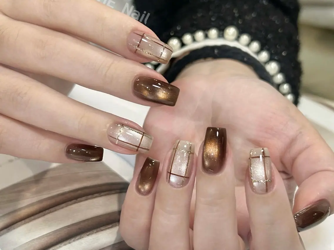 ネイル ブラウン フットネイル フレンチネイル グラデーション 氷ネイル・うるうるネイル ハンドネイル Mixx Nail_ Studioのネイルデザイン