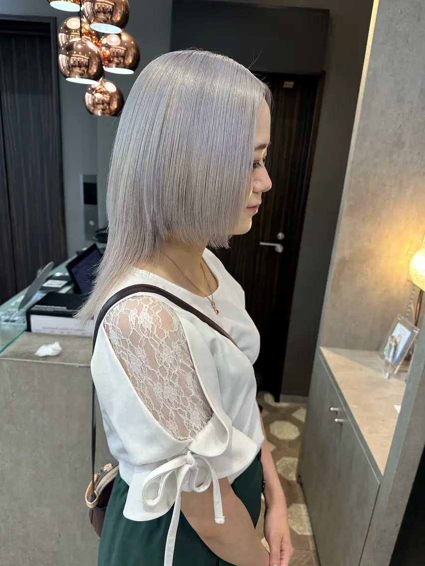 ミディアム カラー ベージュカラー ブリーチ 透明感カラー デザインカラー ダブルカラー カット ヘアカラー トリートメント AYAKASA 暖色カラー/レイヤーのヘアスタイル