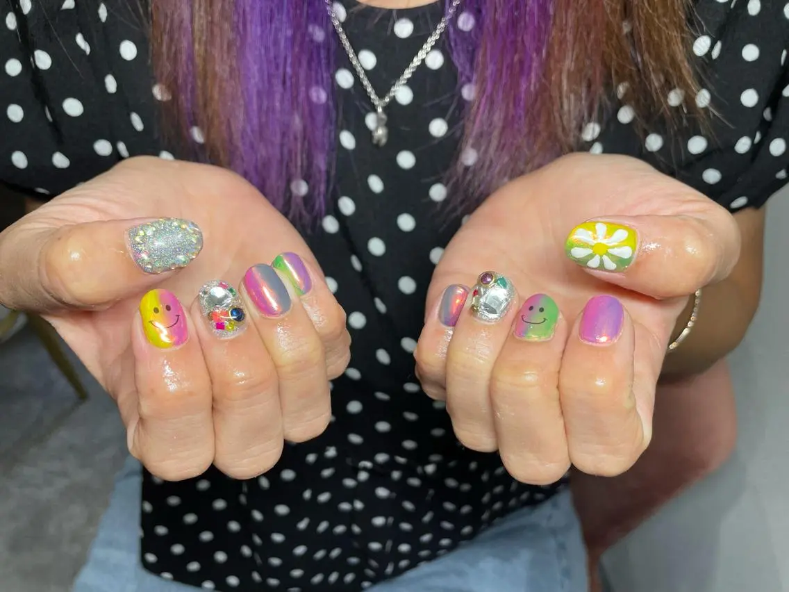 ネイル LAVISH 大和店 emi・:*+のネイルデザイン