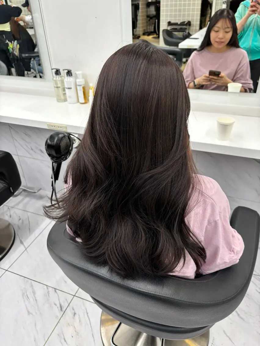 ロング カラー 抜け感レイヤー︴ ニュアンスカラーのヘアスタイル